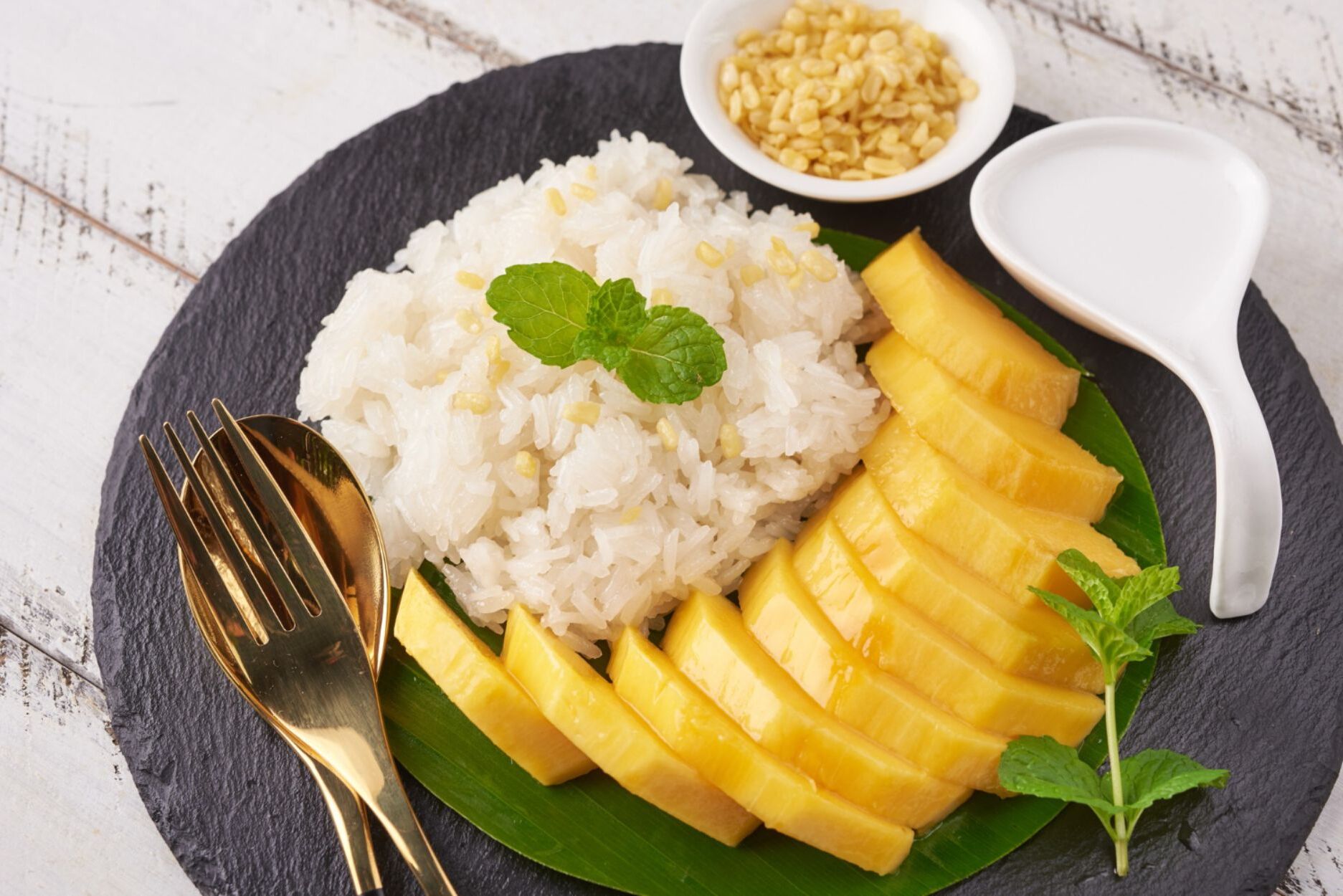 receta-de-arroz-pegajoso-dulce-tailandes-con-mango