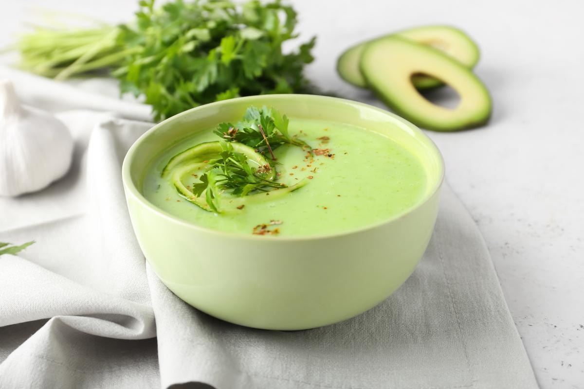 receta-de-gazpacho-de-aguacate