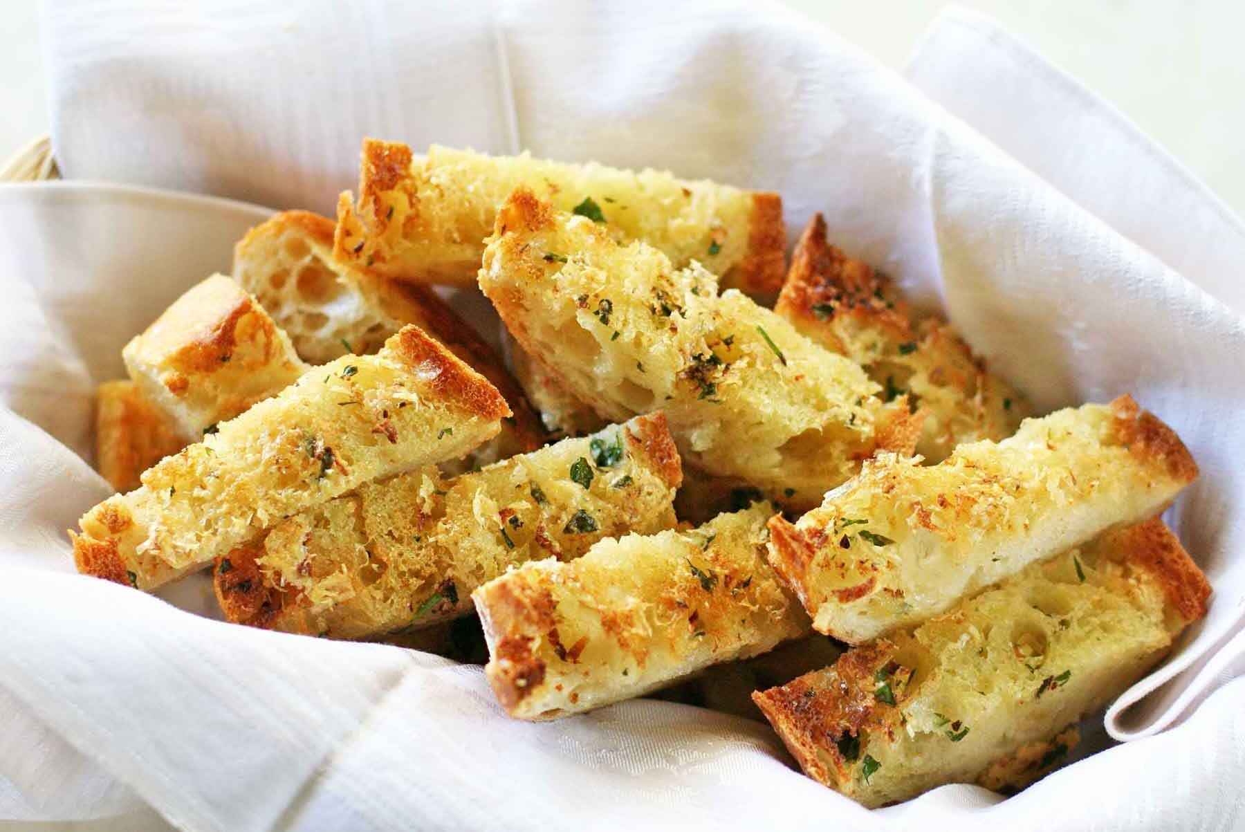 receta-de-pan-de-ajo-con-parmesano
