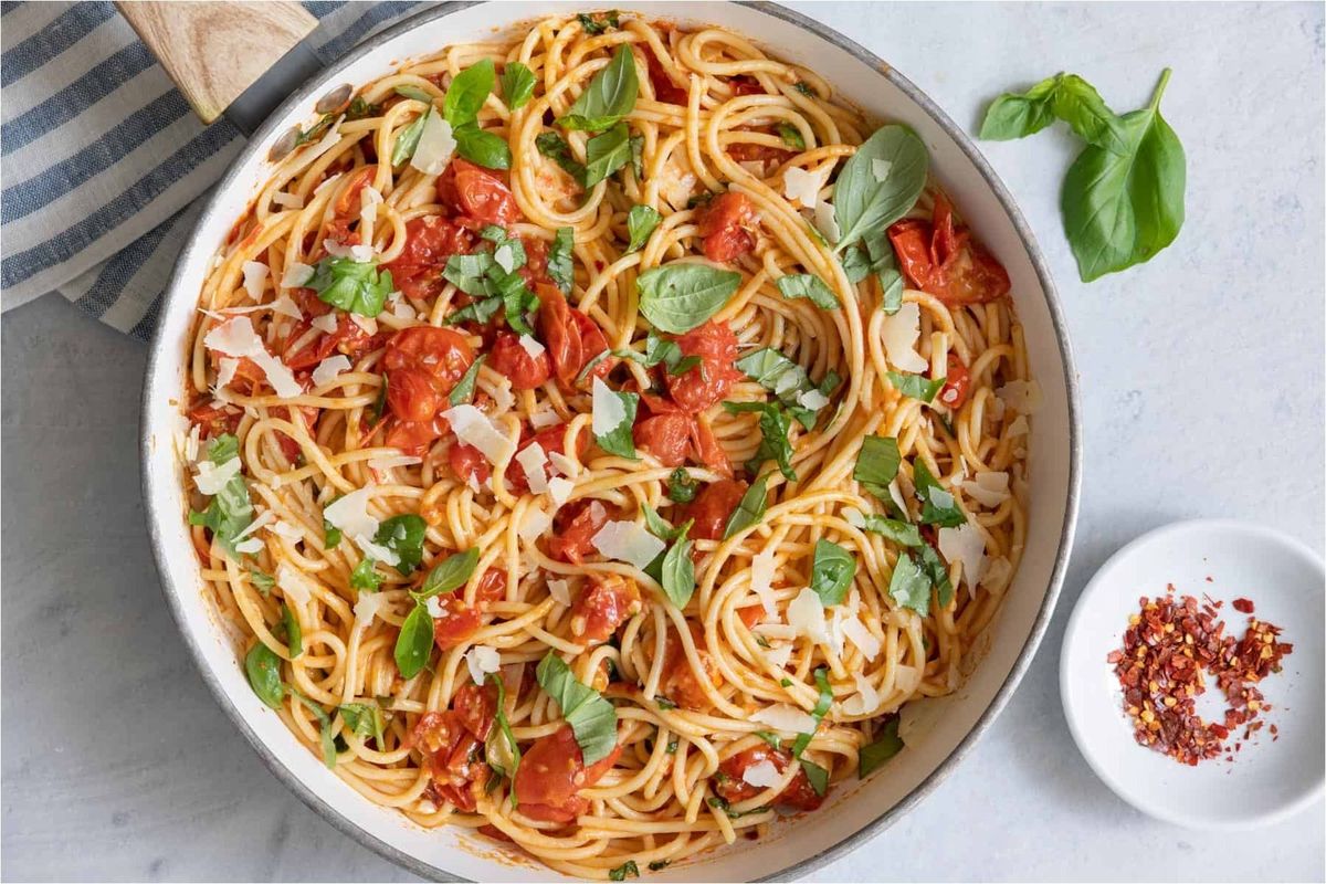 receta-de-pasta-al-horno-con-tomates-cherry-y-albahaca