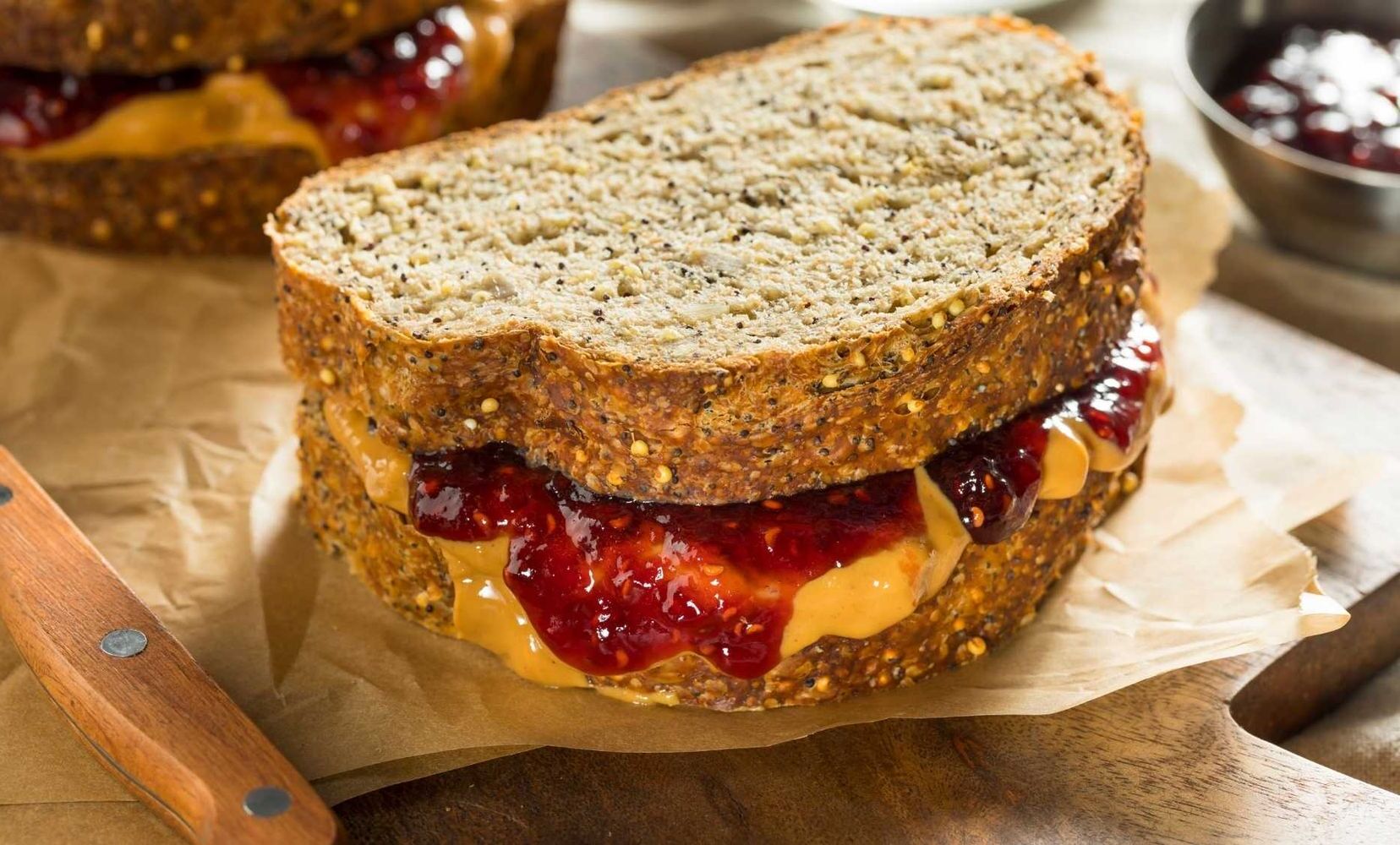 receta-de-sandwich-de-mantequilla-de-mani-y-mermelada