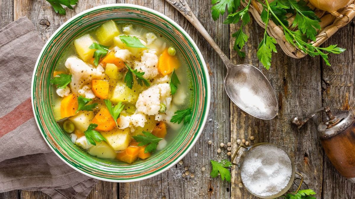 receta-de-sopa-de-calabacin-con-verduras-del-jardin