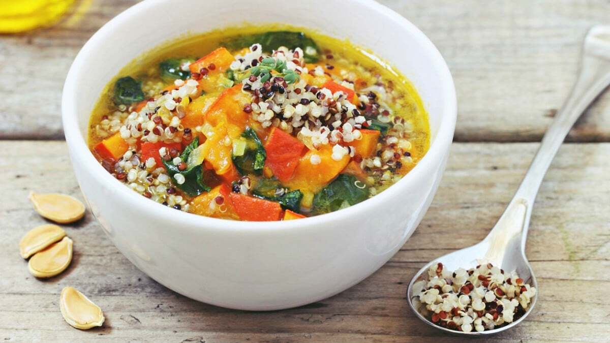 receta-de-sopa-de-verduras-con-quinoa