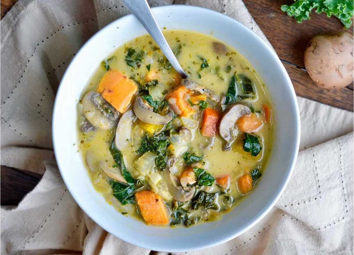 receta-de-sopa-de-verduras-en-caldo-de-champinones