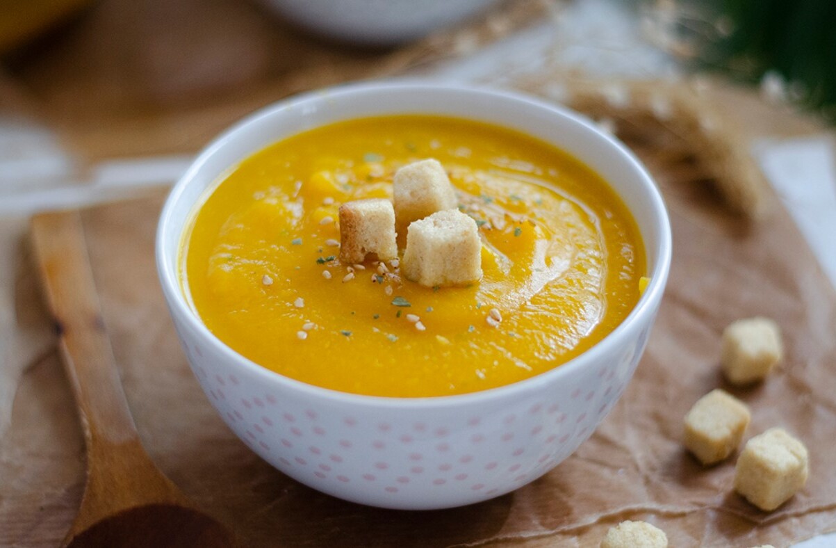 receta-de-sopa-vegana-de-calabaza-de-invierno-japonesa-y-puerro