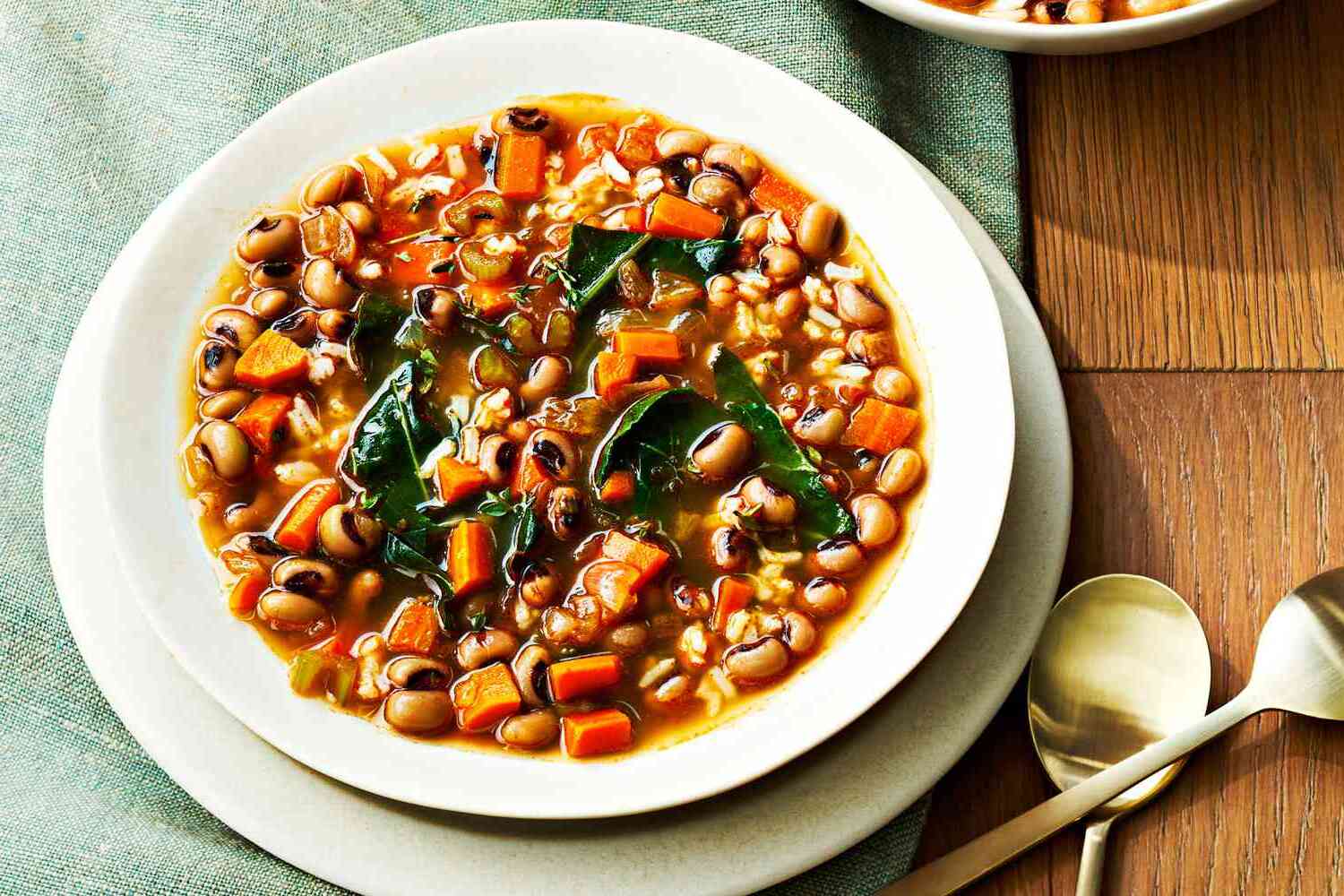receta-de-sopa-vegana-de-guisantes-negros