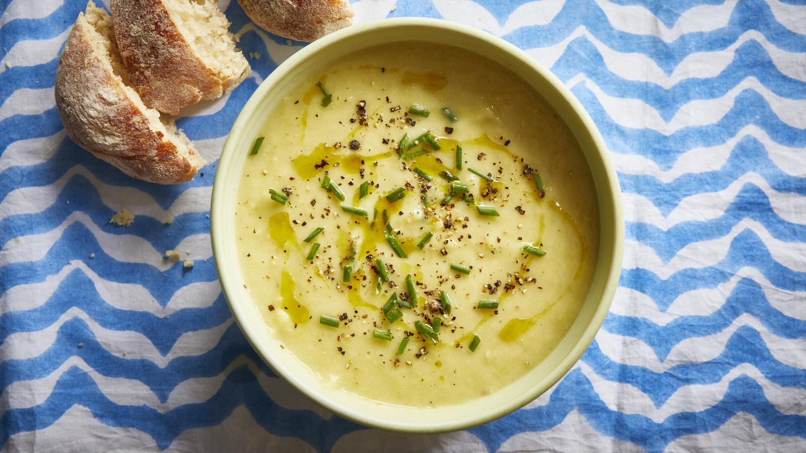 receta-de-sopa-vegana-de-puerro-y-patata-en-olla-de-coccion-lenta