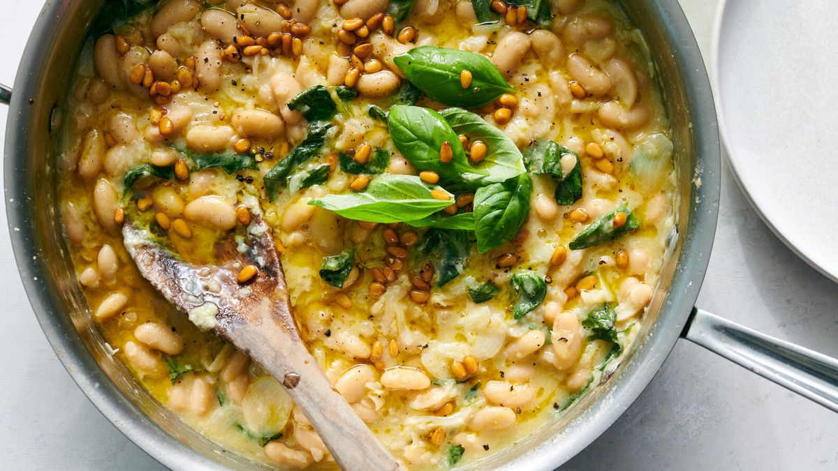 sopa-italiana-de-verduras-con-frijoles-y-pesto-de-espinacas-receta